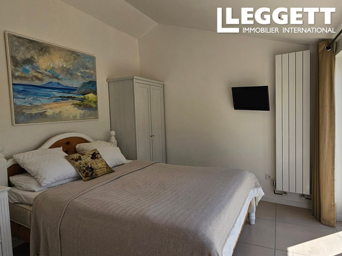 Image No.10-3 Bed House for sale