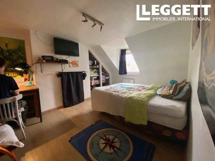 Image No.8-6 Bed House for sale