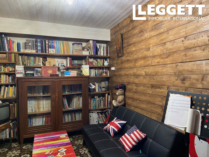 Image No.9-6 Bed House for sale