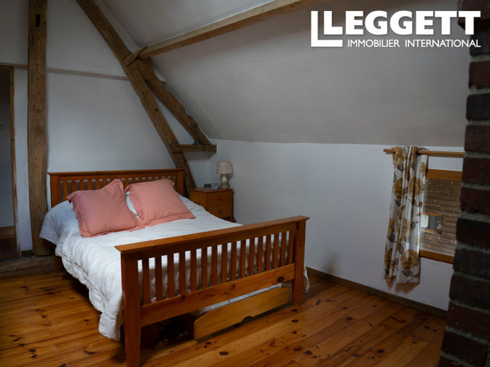 Image No.6-10 Bed House for sale