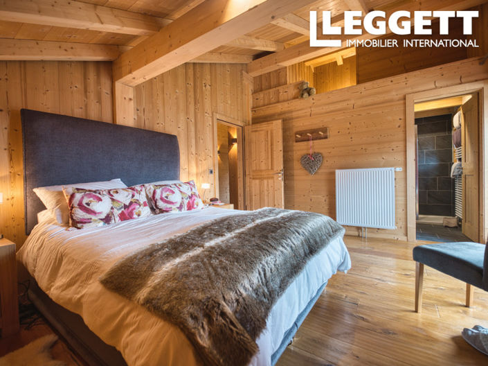 Image No.8-5 Bed House for sale