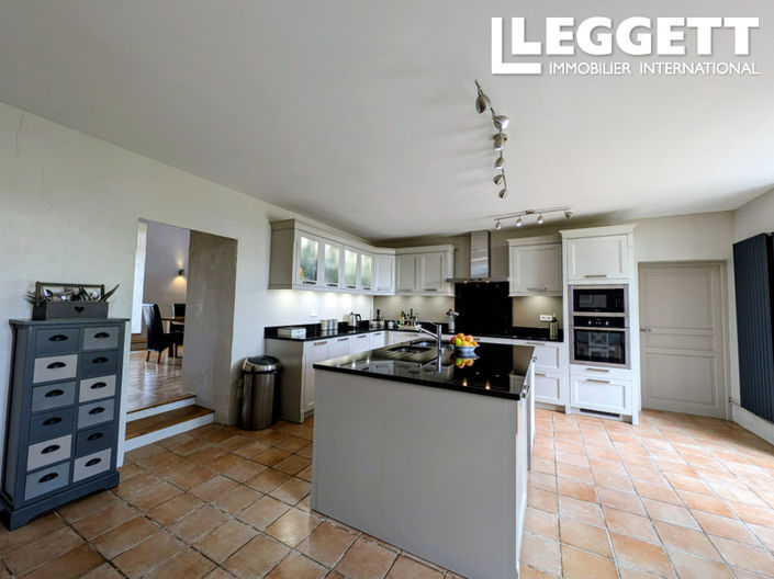 Image No.6-5 Bed House for sale