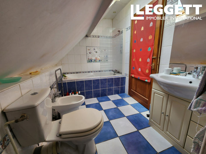 Image No.6-4 Bed House for sale