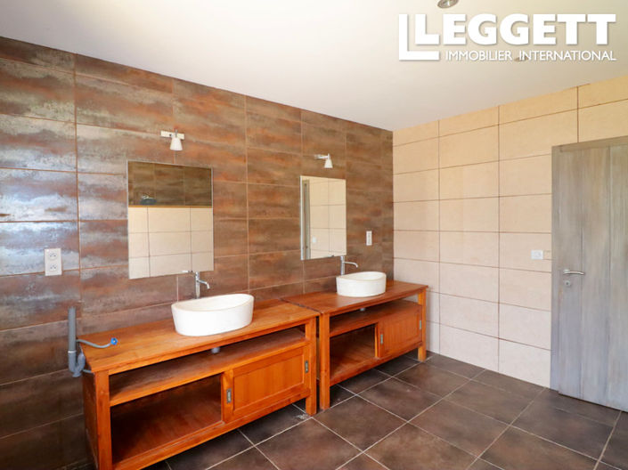 Image No.8-3 Bed House for sale