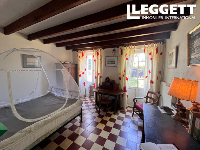 Image No.9-5 Bed House for sale