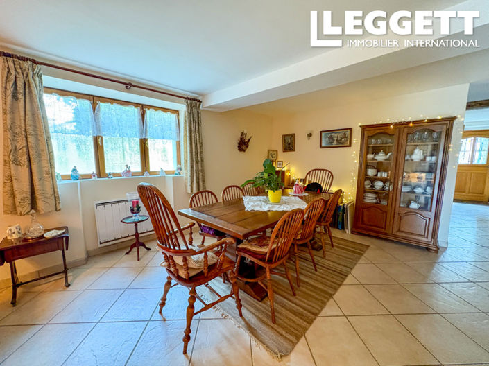 Image No.6-5 Bed House for sale