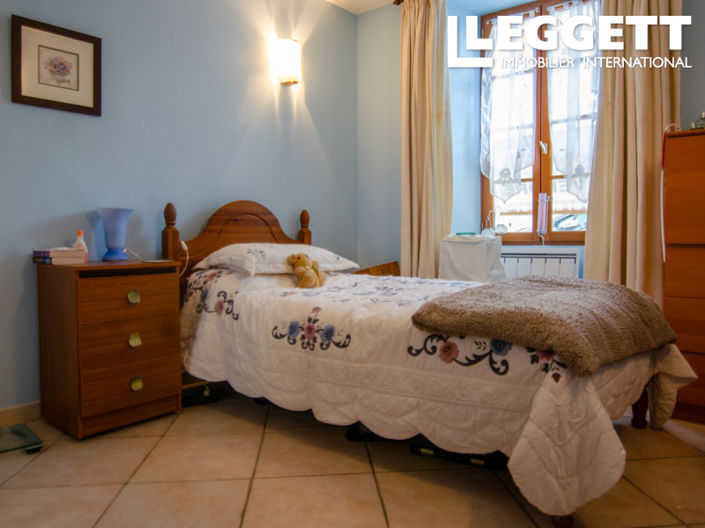 Image No.9-5 Bed House for sale