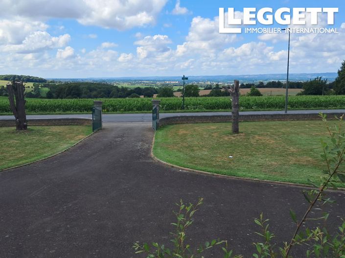 Image No.9-5 Bed House for sale