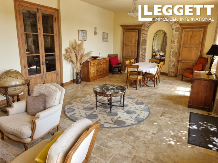 Image No.4-7 Bed Chateaux for sale