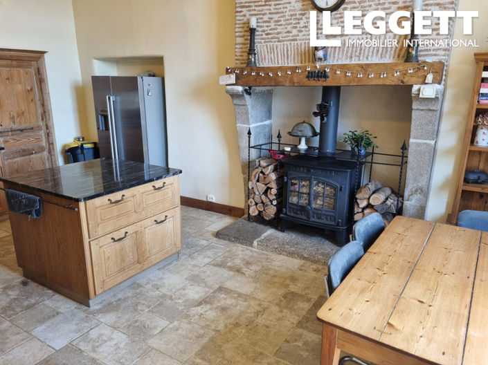 Image No.8-7 Bed Chateaux for sale