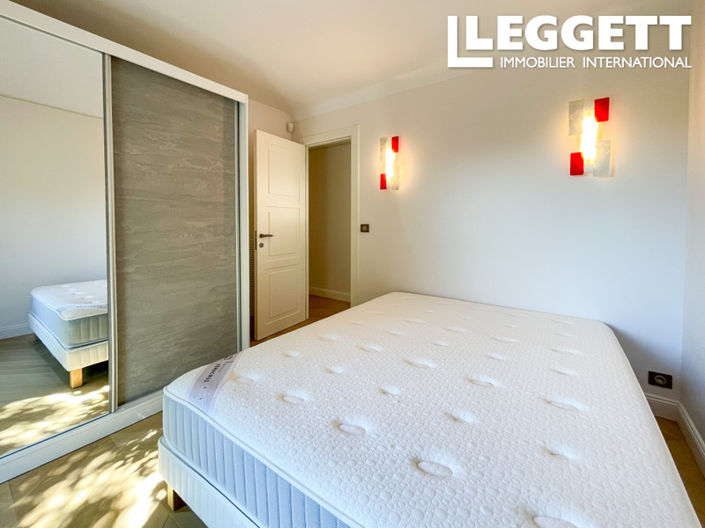 Image No.8-4 Bed House for sale