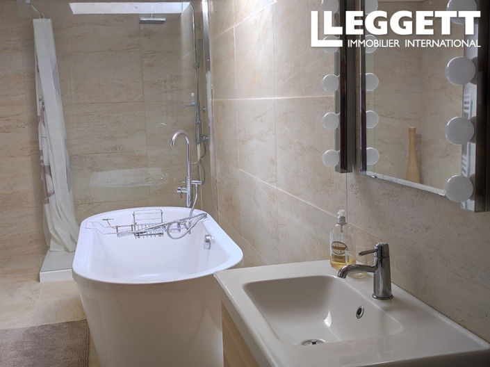 Image No.10-6 Bed House for sale