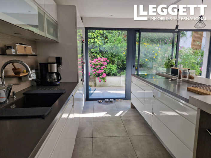 Image No.3-4 Bed House for sale