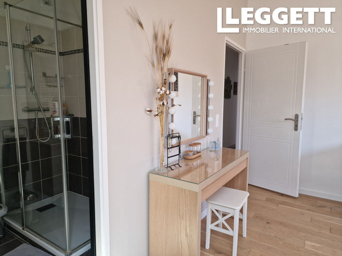 Image No.8-4 Bed House for sale