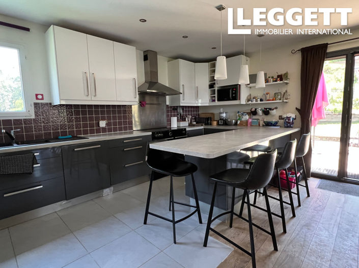 Image No.4-6 Bed House for sale