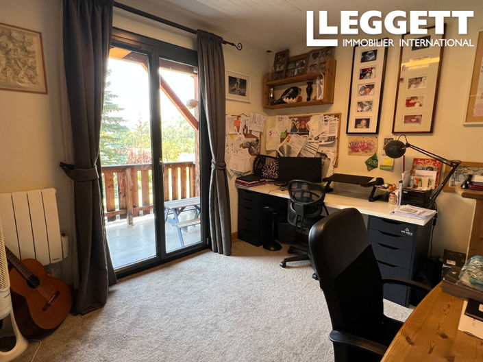 Image No.7-6 Bed House for sale