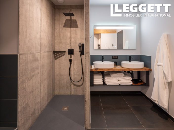 Image No.7-5 Bed House for sale