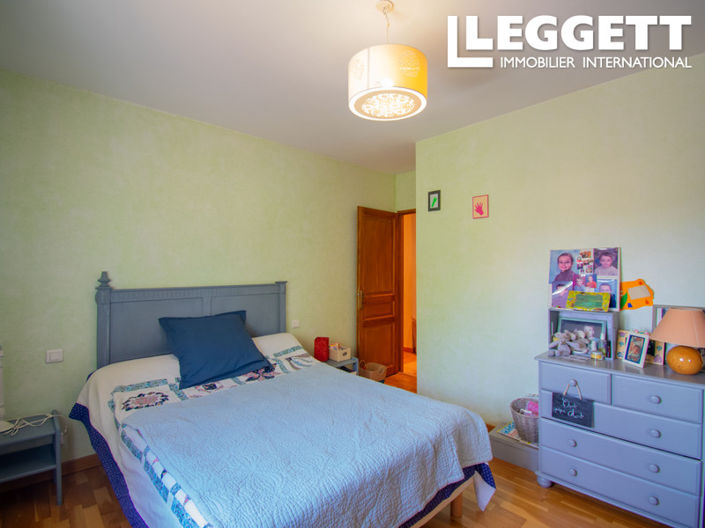 Image No.6-4 Bed House for sale