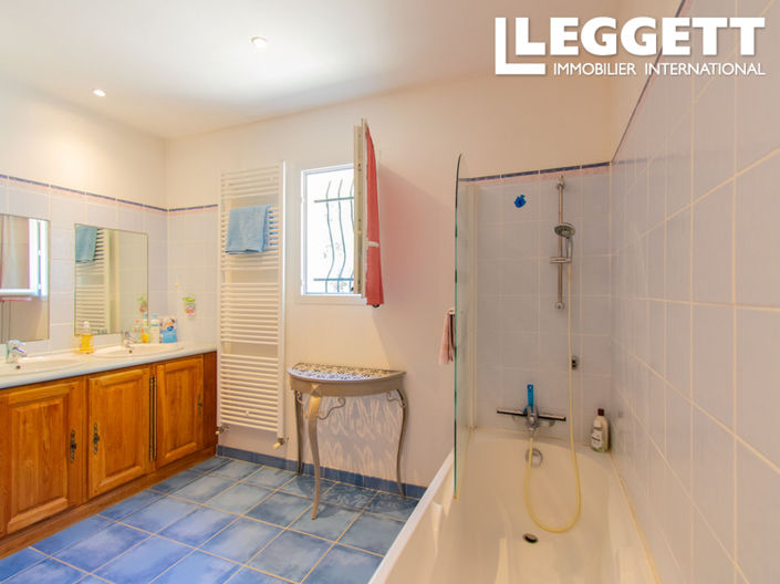 Image No.7-4 Bed House for sale