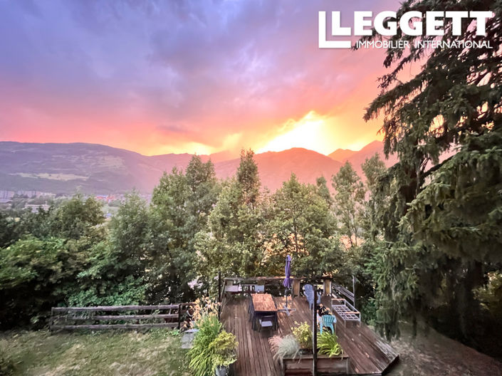 Image No.3-10 Bed House for sale