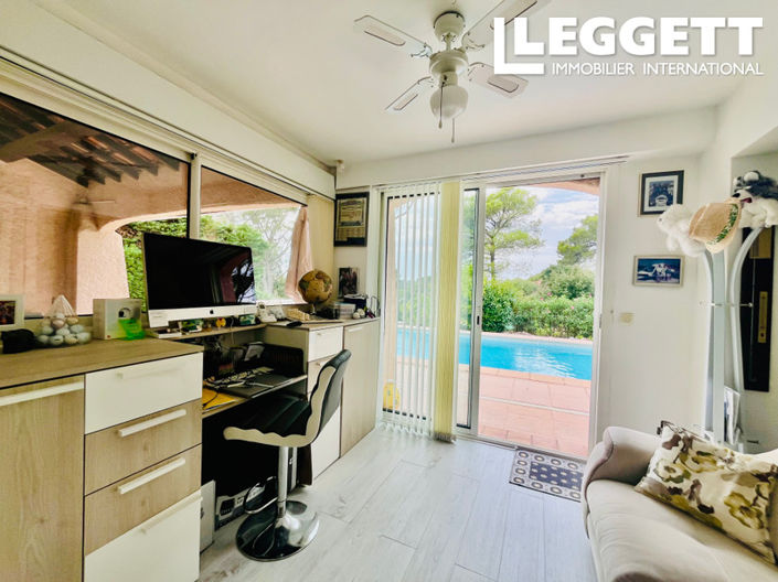 Image No.8-5 Bed House for sale