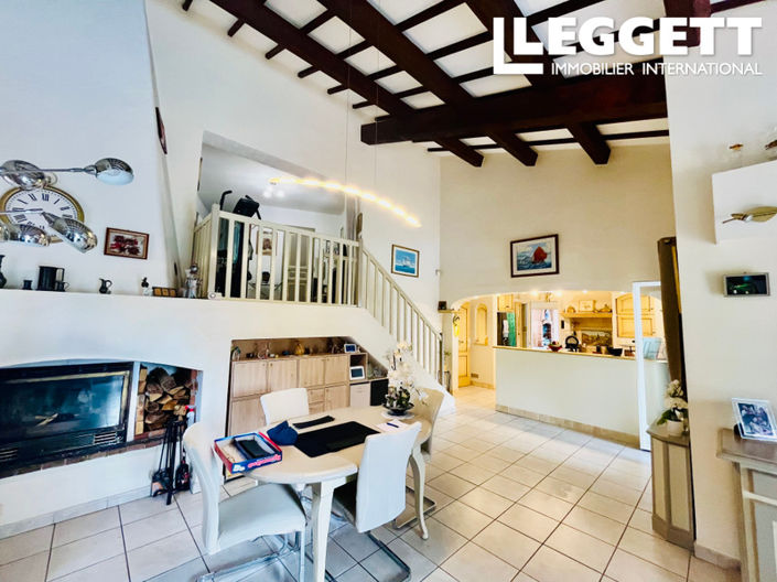 Image No.6-5 Bed House for sale