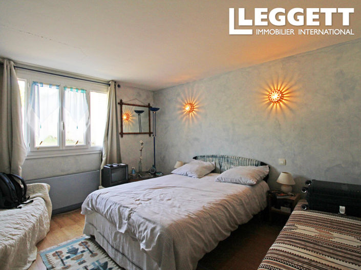 Image No.7-7 Bed House for sale