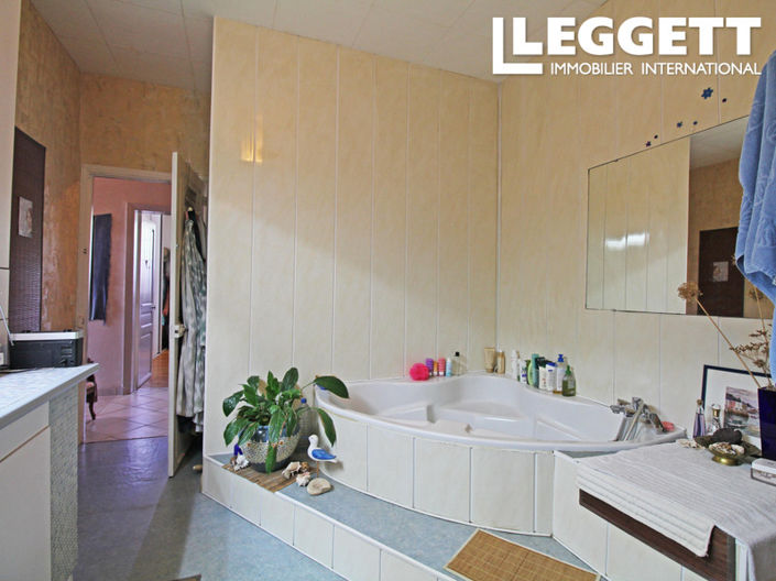 Image No.8-7 Bed House for sale