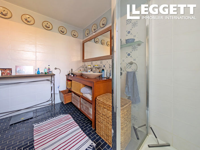 Image No.9-5 Bed House for sale