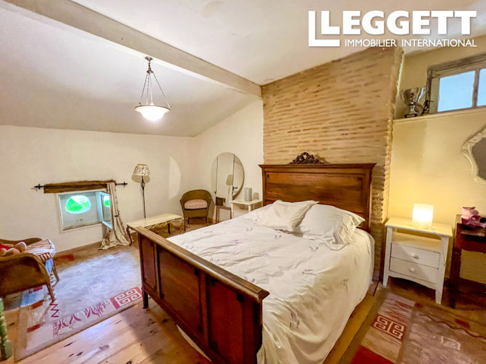 Image No.10-5 Bed House for sale