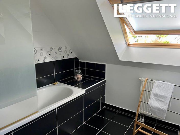 Image No.8-4 Bed House for sale