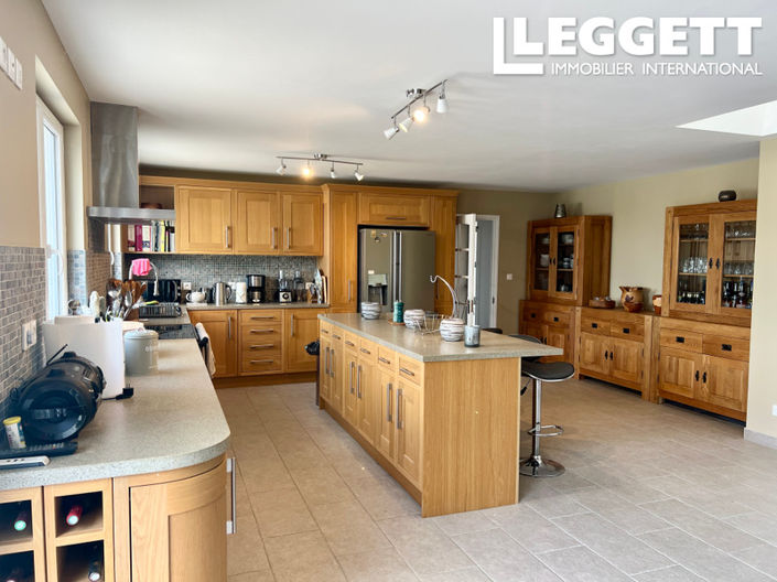 Image No.2-4 Bed House for sale