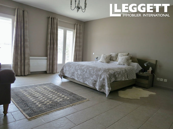 Image No.6-4 Bed House for sale