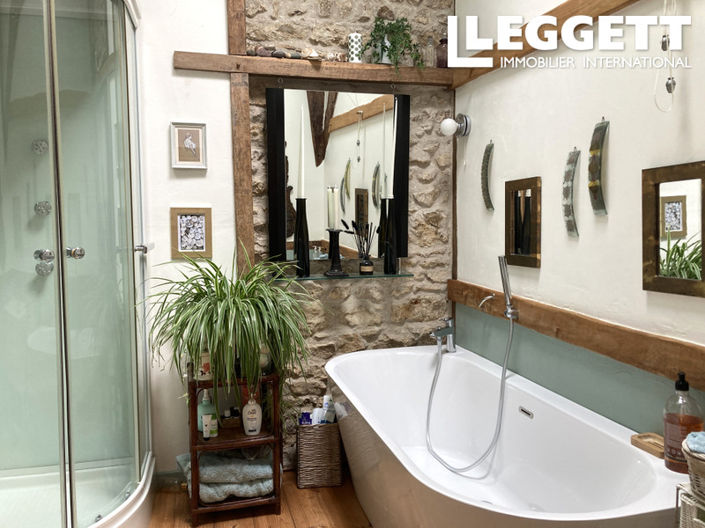 Image No.7-7 Bed House for sale