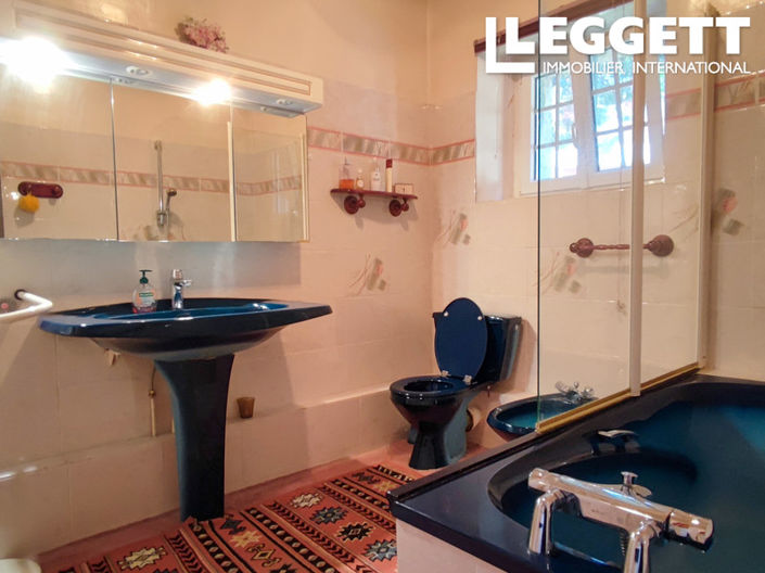 Image No.8-6 Bed House for sale