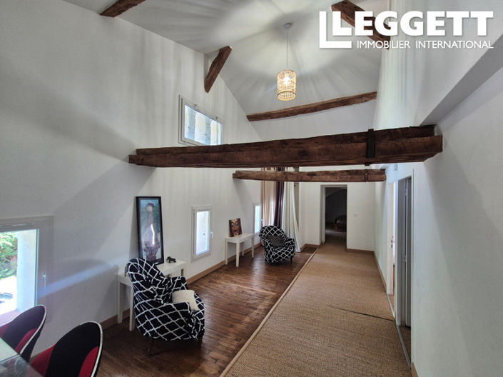 Image No.8-8 Bed House for sale