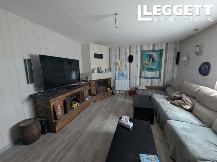 Image No.8-6 Bed House for sale