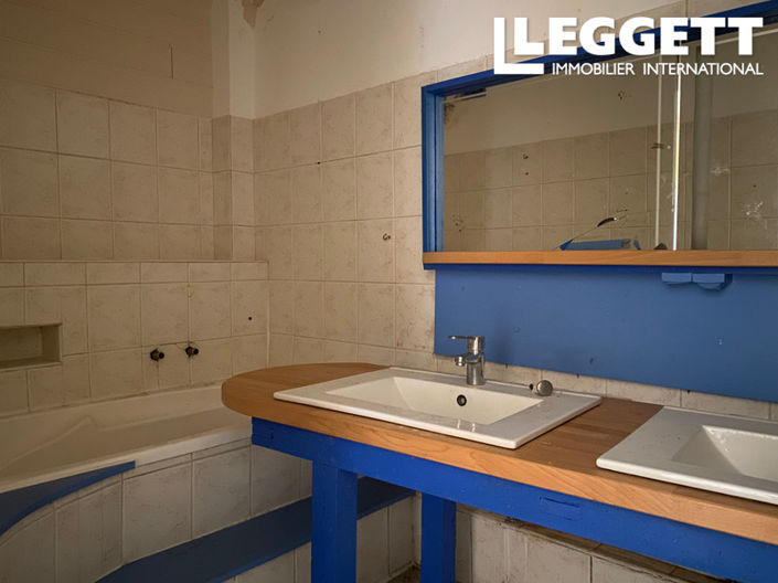 Image No.8-5 Bed House for sale