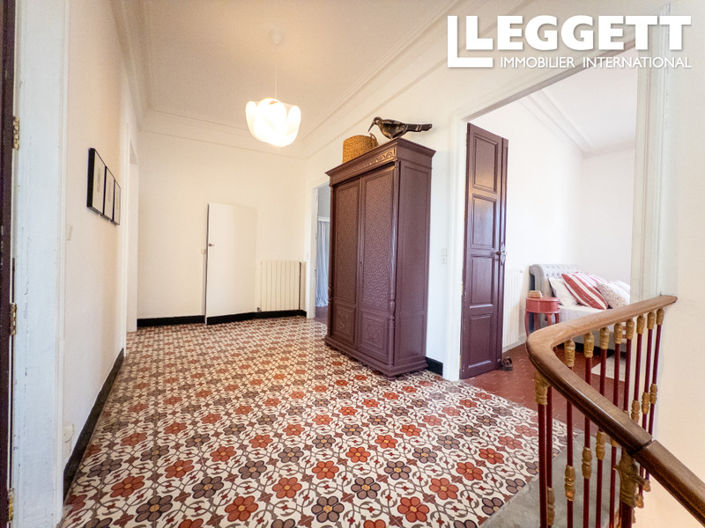 Image No.8-5 Bed House for sale