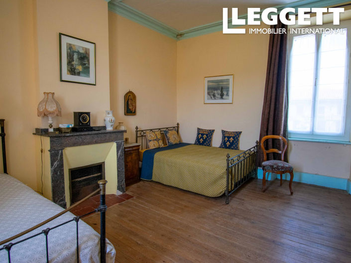 Image No.7-10 Bed House for sale