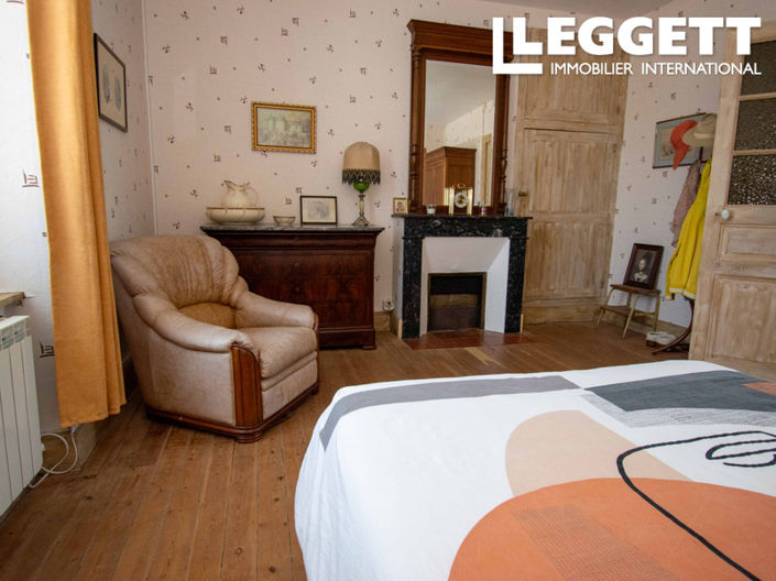 Image No.8-10 Bed House for sale