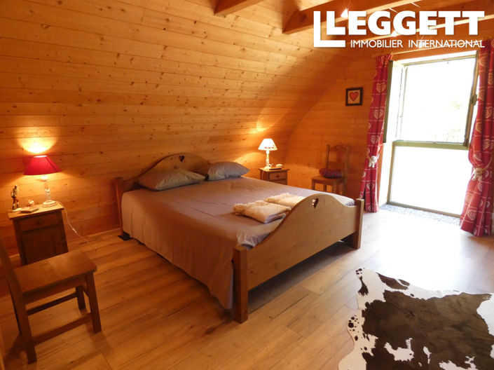 Image No.9-6 Bed House for sale