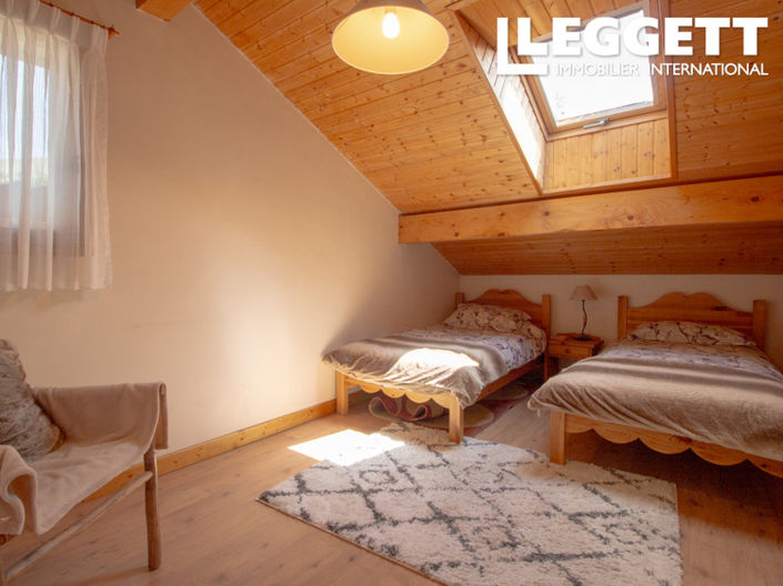 Image No.10-4 Bed House for sale