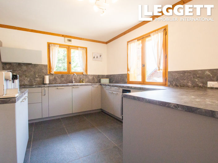 Image No.8-4 Bed House for sale