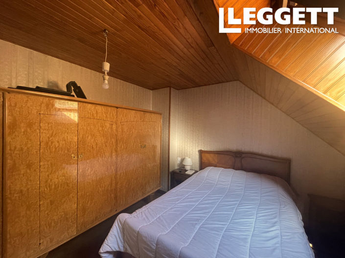 Image No.7-5 Bed House for sale