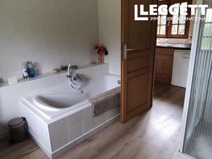 Image No.8-4 Bed House for sale