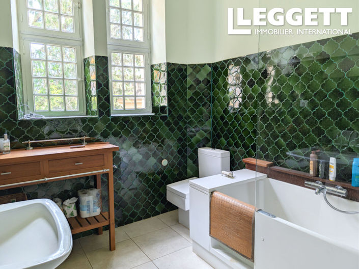 Image No.10-8 Bed House for sale