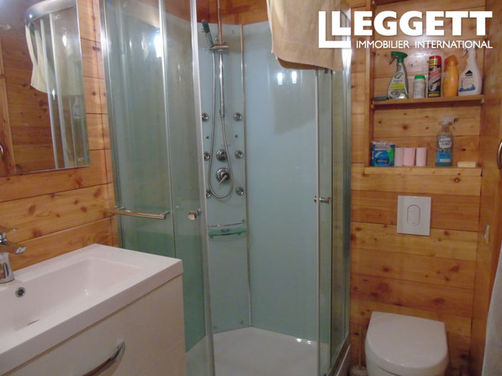 Image No.6-4 Bed Commercial for sale