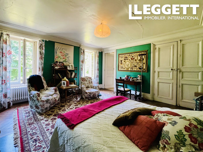 Image No.8-12 Bed House for sale