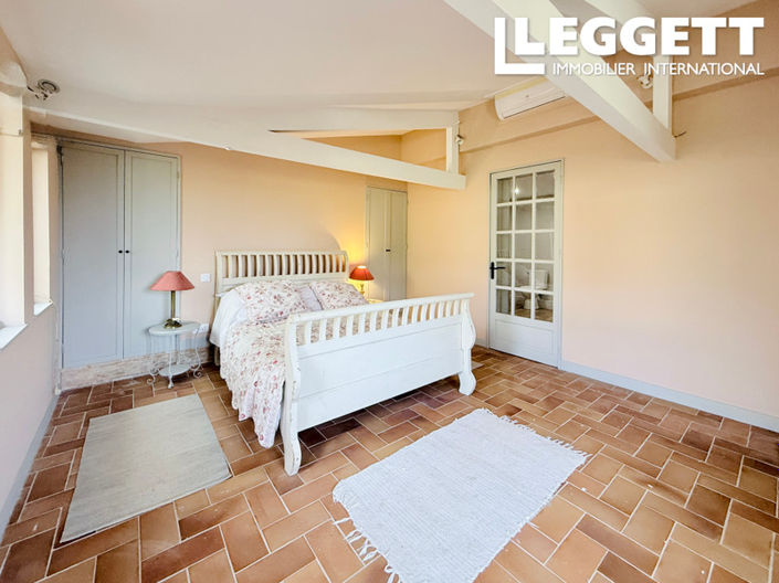 Image No.8-4 Bed House for sale